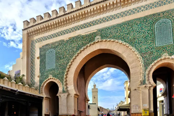 Admirar las puertas del Palacio Real